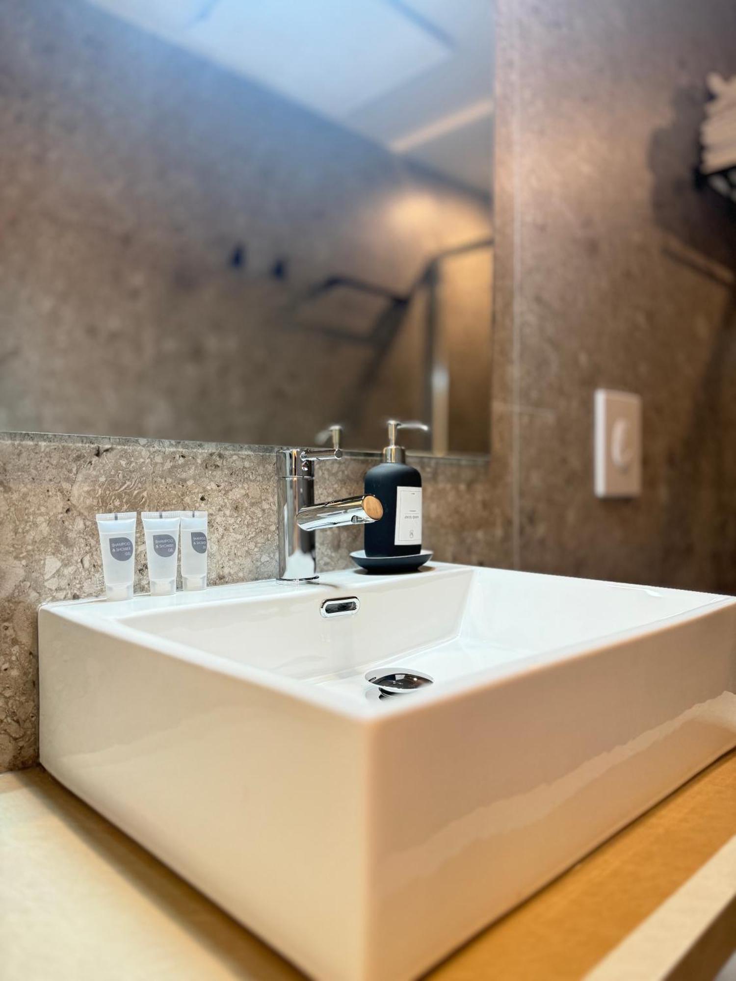 Honeycomb Guesthouse Roma Ngoại thất bức ảnh